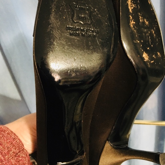 STUART WEITZMAN brown satin ruffle peep toe heels - Picture 6 of 7